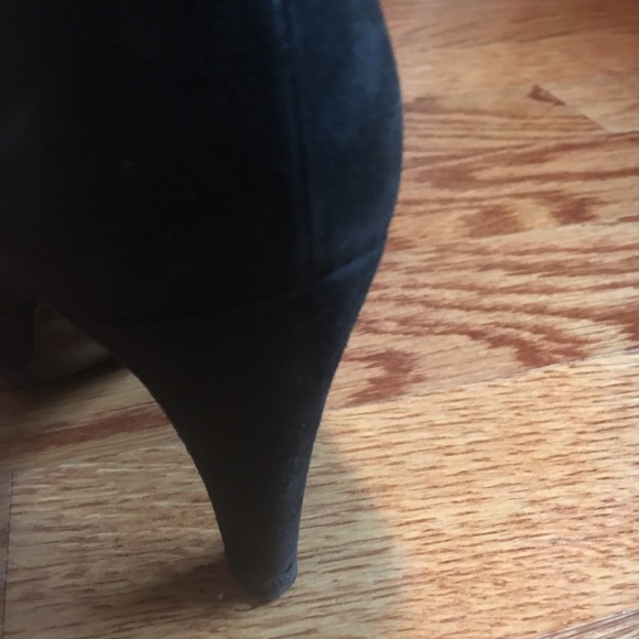 Suede Chanel Boots with fur Trim - Picture 3 of 8